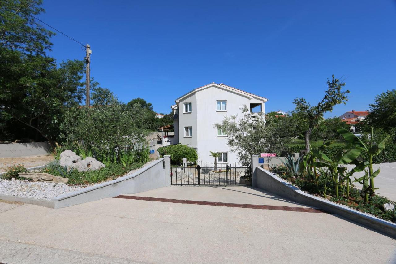 Apartments Mirjana Šilo Exterior foto